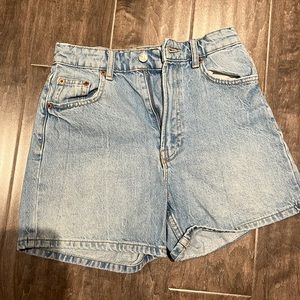 Zara light wash dad jean shorts